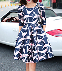 Short Fit and Flare Dress – Full Skirt / Black with Pink and White